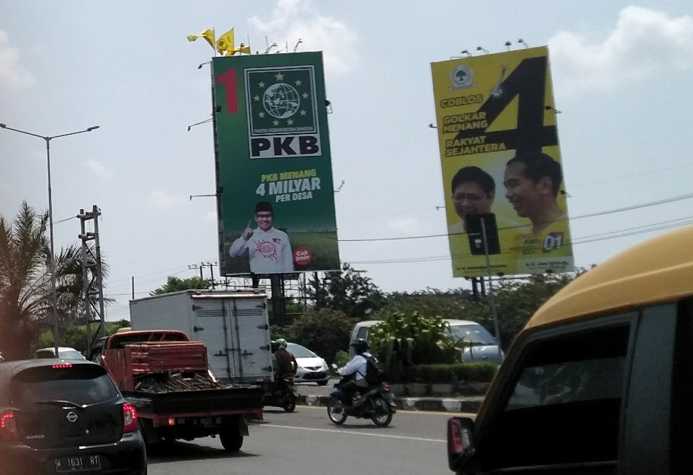 TAJUK: ‘Perang’ Iklan Parpol dan Caleg, Jualan Tampang hingga Janji Anggaran