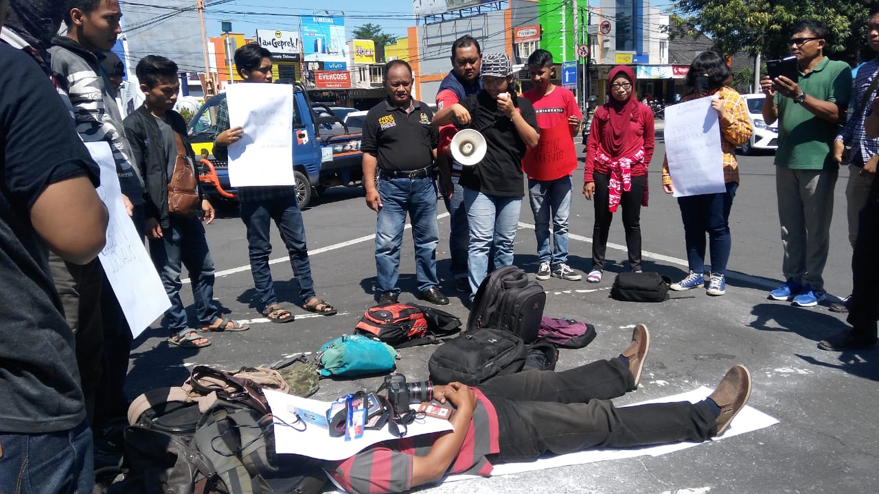 “Kado Pahit” di Hari Kebebasan Pers Dunia