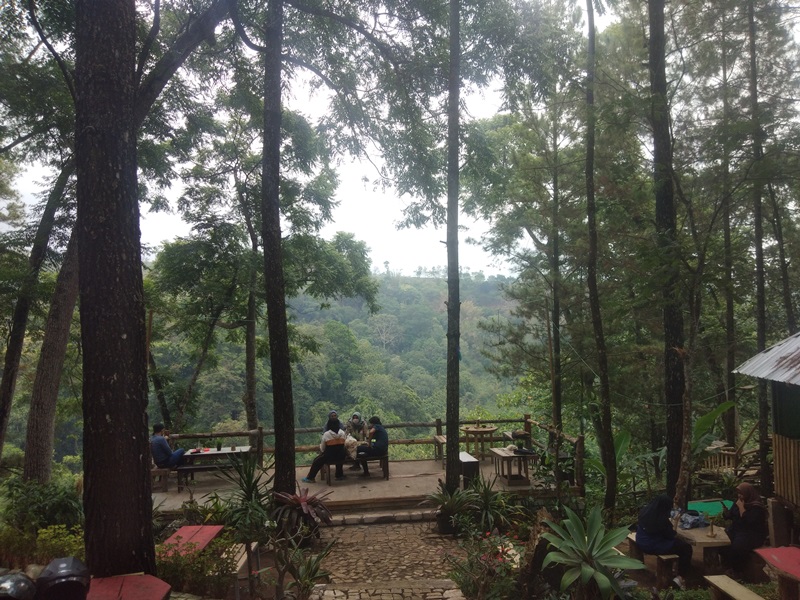 Nasi Purakan di Lembah Hutan, Makan Bersama sambil Menikmati Alam