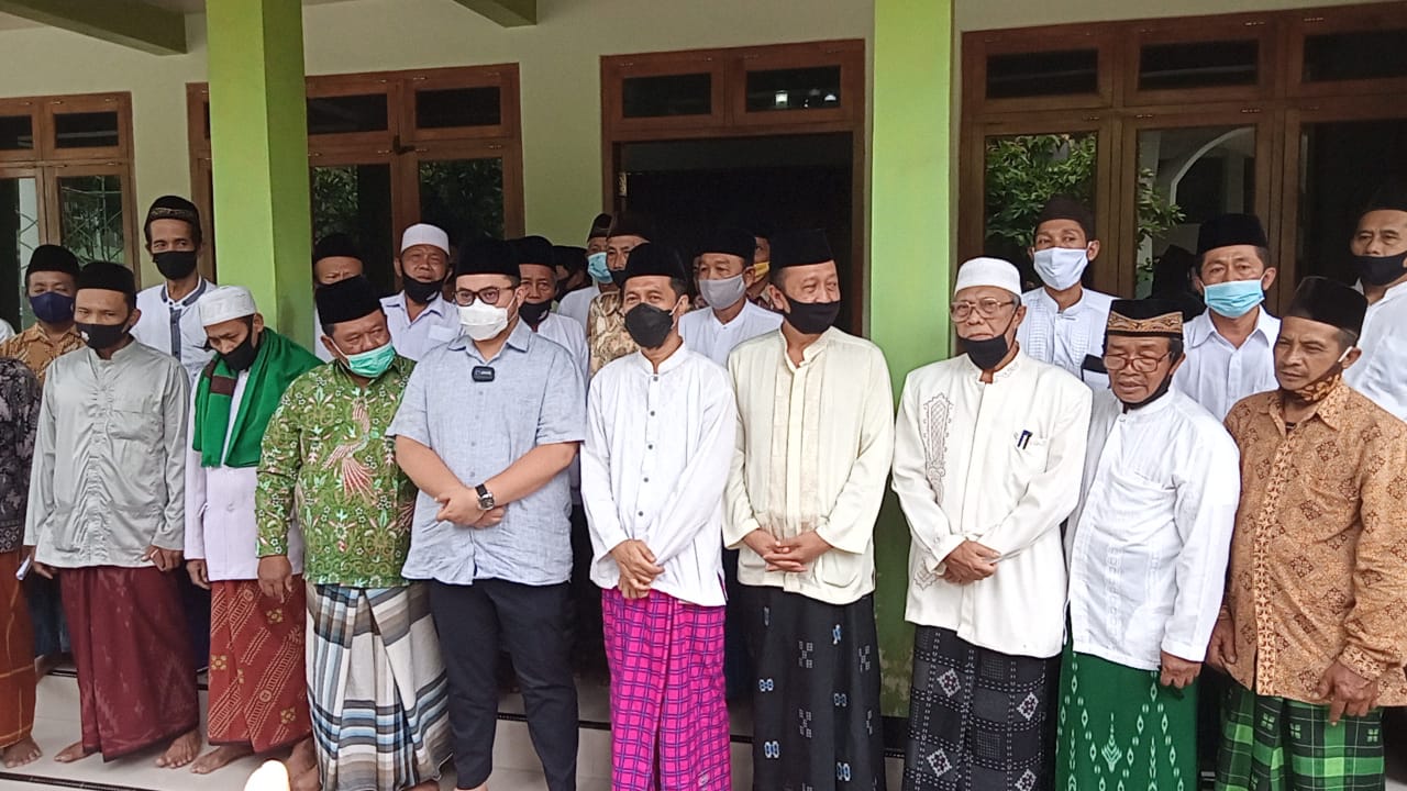 Jamaah Thoriqoh Kediri Dukung Cabup-Cawabup Dhito-Dewi