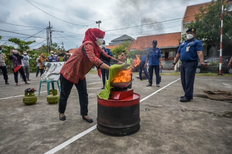 Madagaskar Surabaya Dilatih Atasi Kebakaran di 3 Menit Pertama