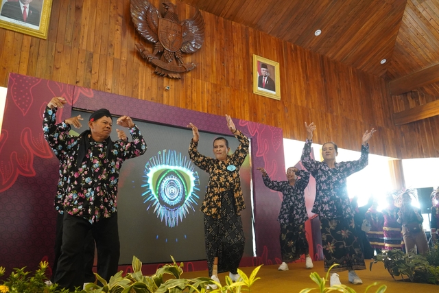 Tingkatkan Usia Harapan Hidup, Mbak Cicha Hadiri Festival Lansia 2024