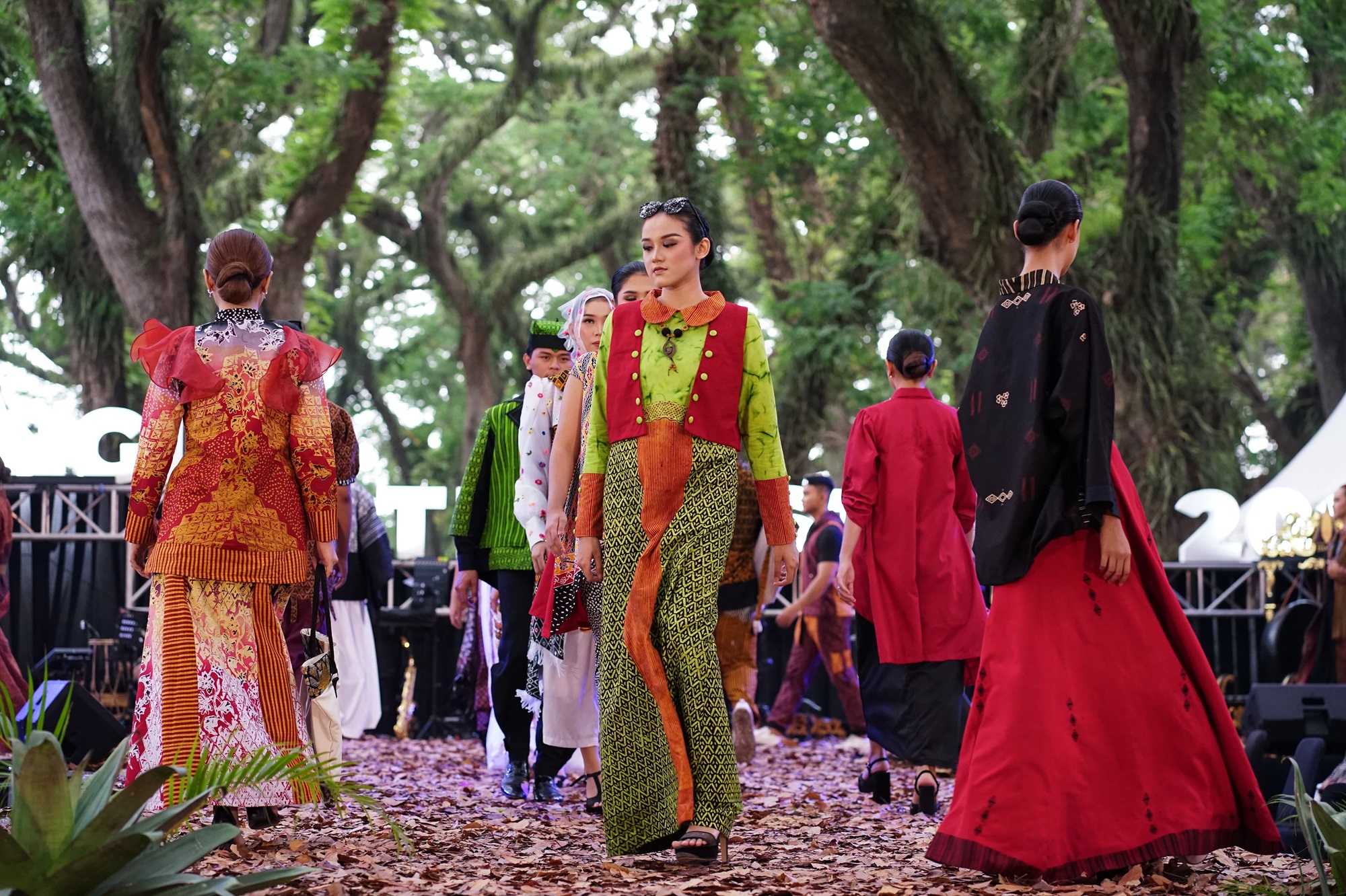 Banyuwangi Batik Festival, Fashion Show Berlatar Hutan Djawatan