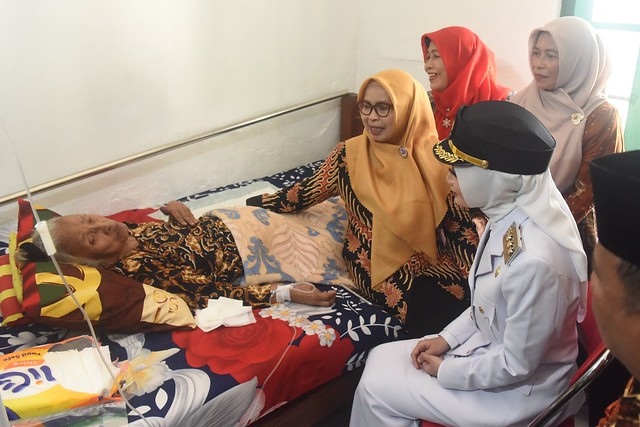 Mbak Wali Kunjungi Janda Perintis Kemerdekaan dan Perintis Kemerdekaan