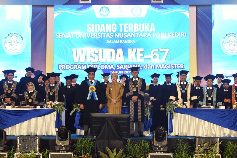 Tiga Kunci Sukses dari Mbak Wali untuk Wisudawan UNP Kediri