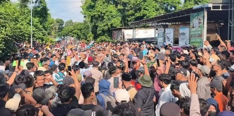 Santri dan Guru Sekolah Yayasan Ndholo Kusumo Pati Dipindah ke Sekolah Lain