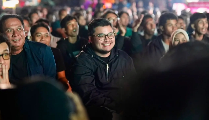 Bersama Ribuan Warga, Mas Dhito Nobar Timnas Juara FIFA ASEAN Cup 2026